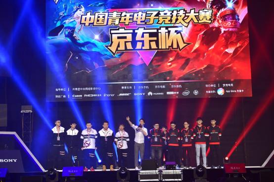 Perfecto(RUS) 以教练的账号进行比赛，作为 Virtus.pro 在 IEM 成都输给了 Vitality