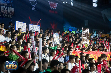 反恐精英2：8月27日的更新恢复了在 Ancient 上的手雷排列视觉效果；并修复了刀具动画