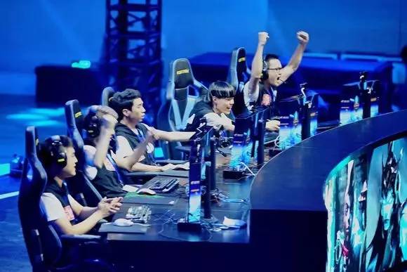 LPL夏季赛W4D6：D组最后一战！ Ultra Prime 、 Weibo Gaming 、IG谁能登峰？